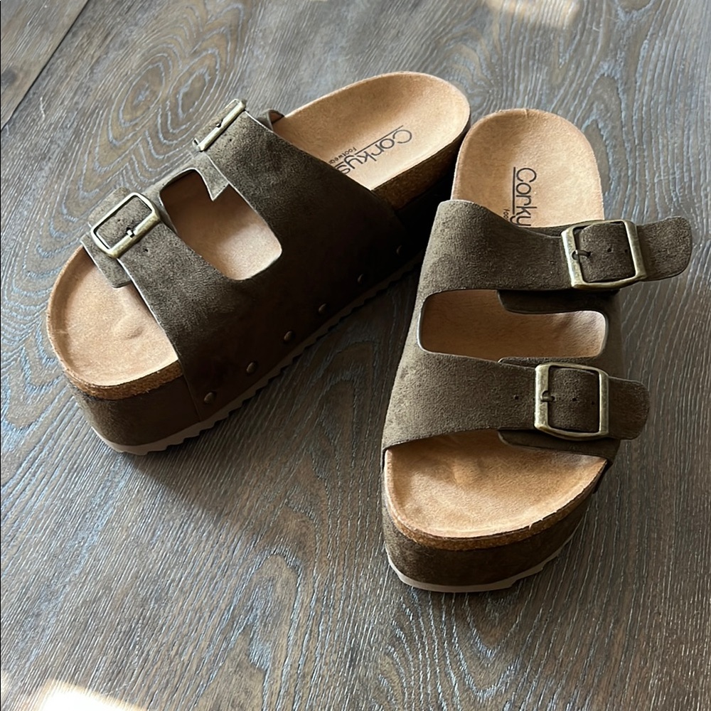 Corkys Sandals khaki faux suede sz 7